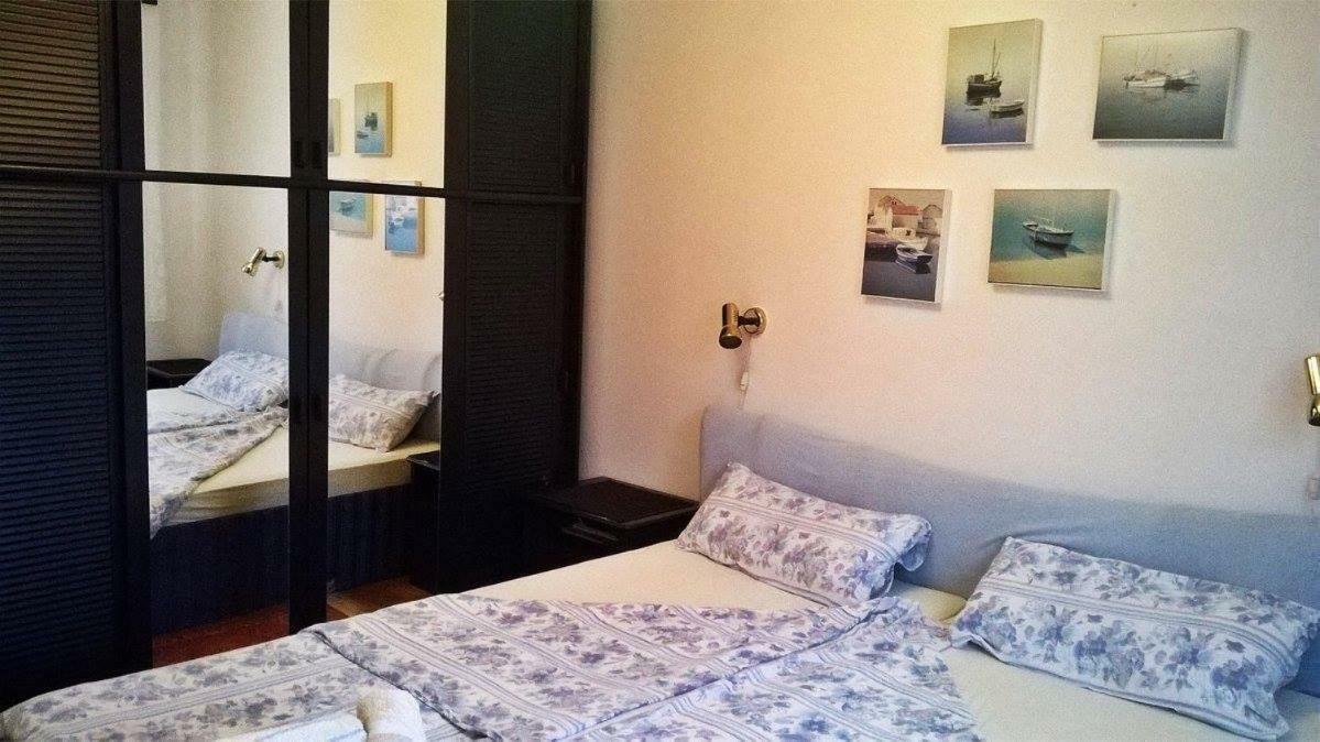 Apartments Zambratija Luaran gambar